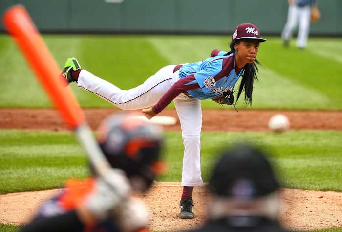Mo’Ne Davis pitching